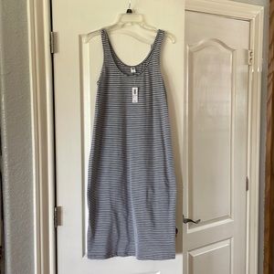 Old navy mid-calf dress. Size small never worn.